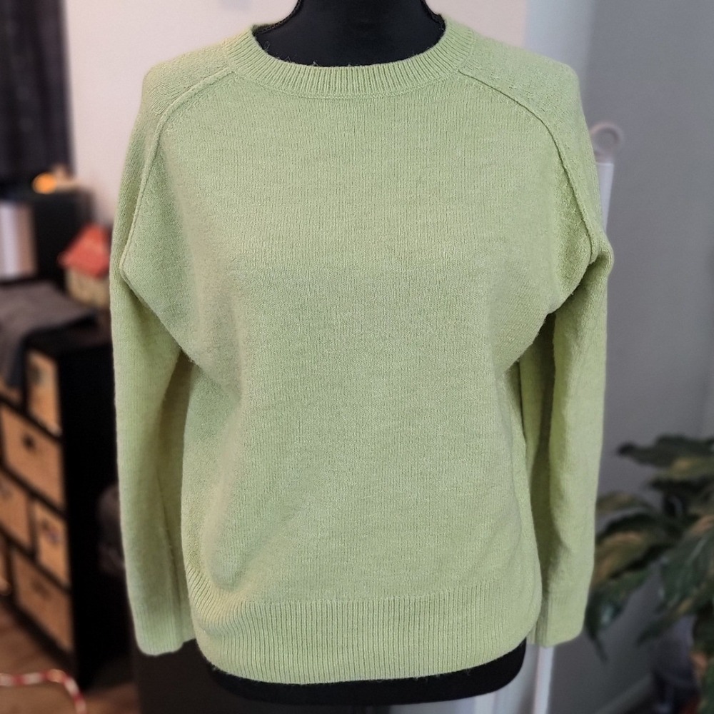 Vince Camuto Lime Green Crew Neck Raglan Sleeve Sweater Small‎